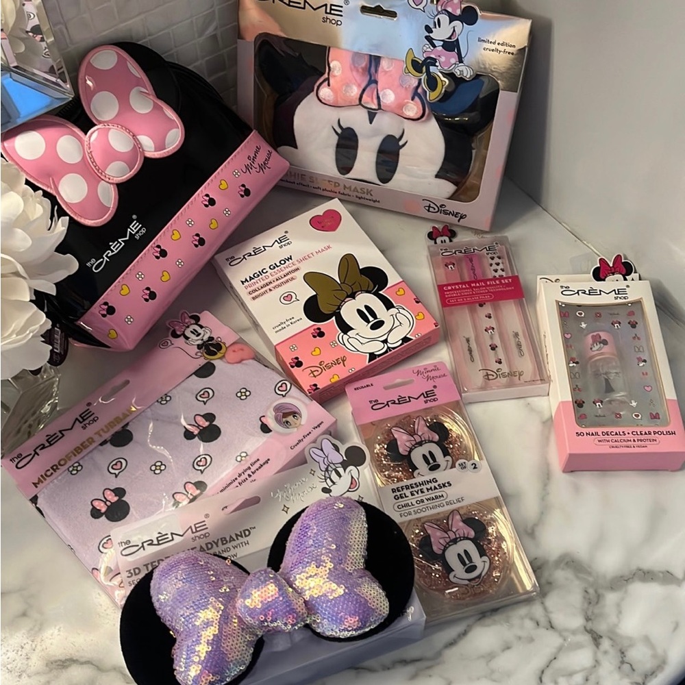 New with tags Disney x The Crème Shop Minnie Mouse 8 Piece bundle set